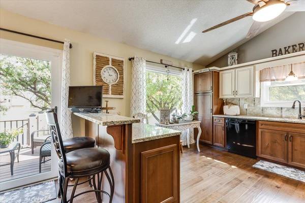 314 S Circle Lake Cir, Wichita, KS 67209