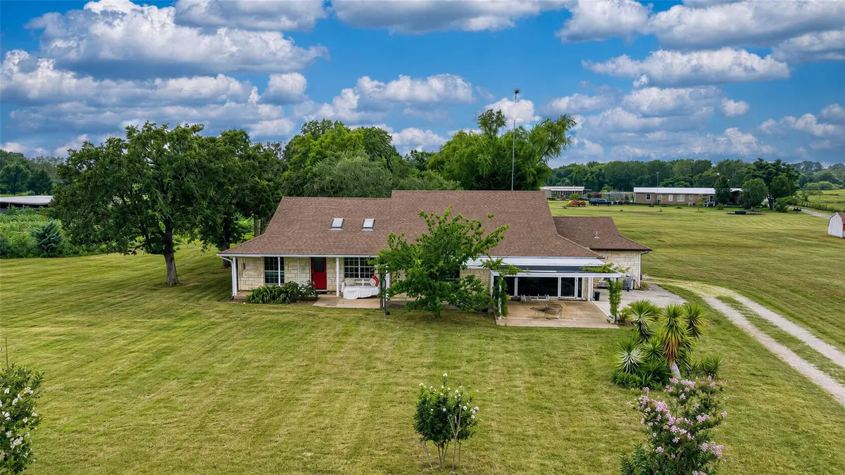 358 Easley RD, Smithville, TX 78957