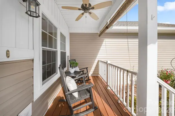 457 Riverwind DR, Hendersonville, NC 28739