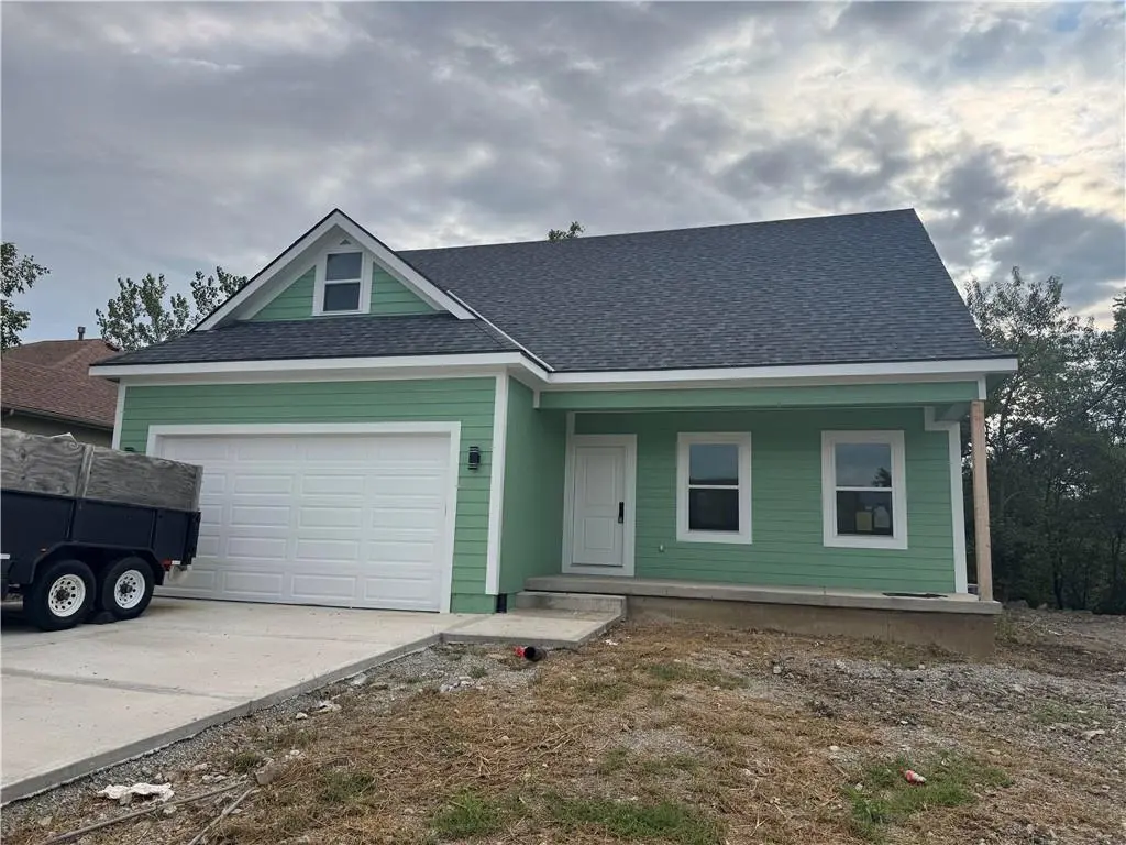 827 Old Paint RD, Raymore, MO 64083