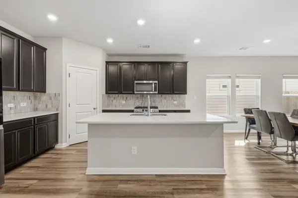 304 Grapefruit RD, Hutto, TX 78634