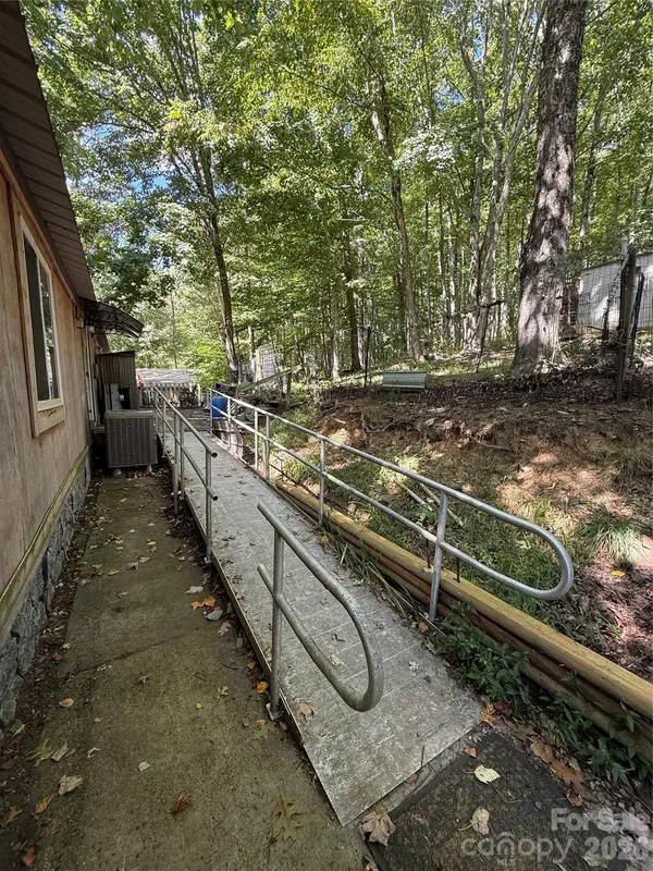 111 Three Top ST, West Jefferson, NC 28694