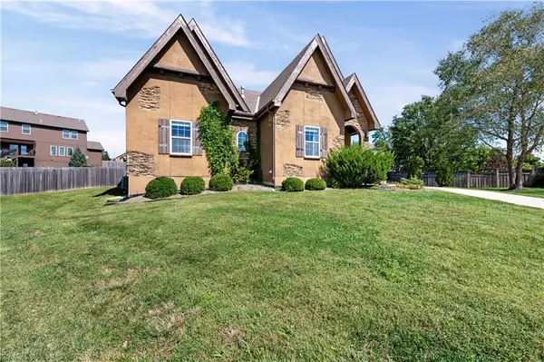 1302 Aberdeen CIR, Raymore, MO 64083