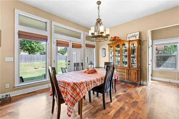 1302 Aberdeen CIR, Raymore, MO 64083