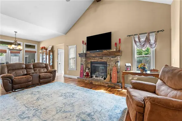 1302 Aberdeen CIR, Raymore, MO 64083