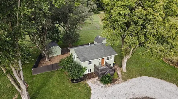 6310 NW Waukomis DR, Kansas City, MO 64151