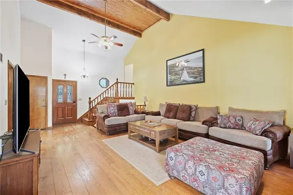 416 SE Brownfield DR, Lee's Summit, MO 64063