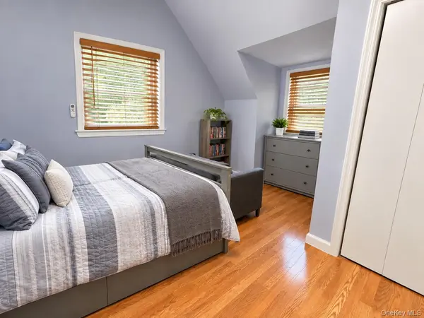 21422 Whitehall TER, Queens Village, NY 11427
