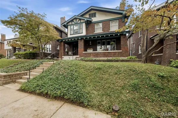 7043 Pershing AVE, University City, MO 63130