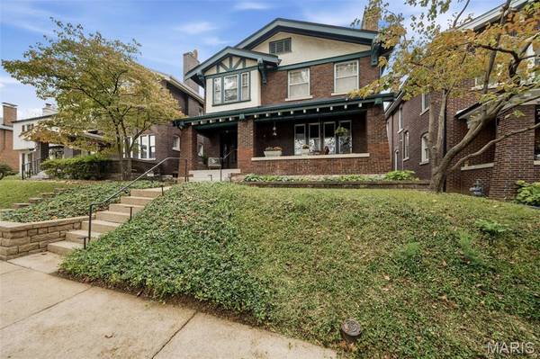 7043 Pershing AVE, University City, MO 63130