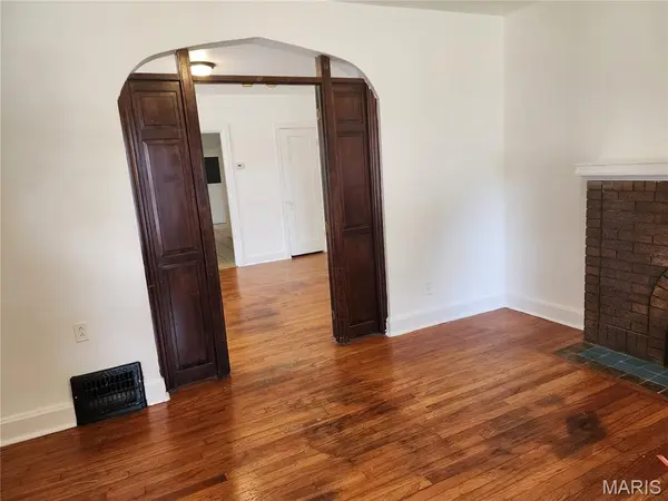 4400 Miami ST, St Louis, MO 63116