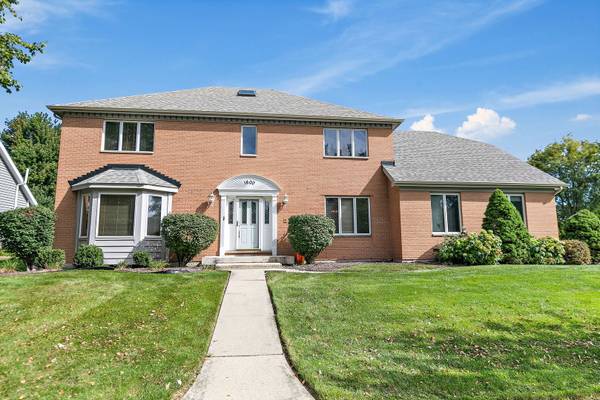 1600 Brentford DR, Naperville, IL 60563