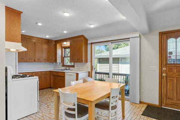1041 Keefe ST, Eagan, MN 55121