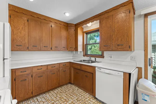 1041 Keefe ST, Eagan, MN 55121