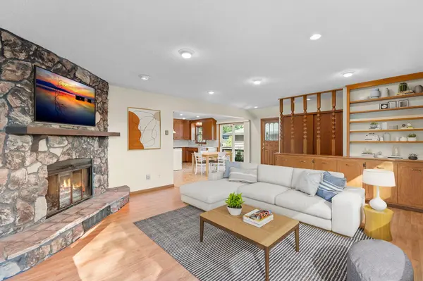 1041 Keefe ST, Eagan, MN 55121