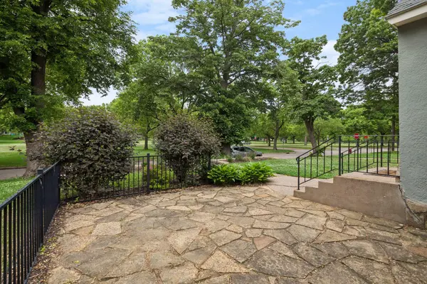 3350 Xerxes Avenue North, Minneapolis, MN 55412