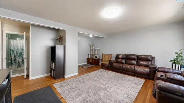 114 S Vancouver Street, Kennewick, WA 99336