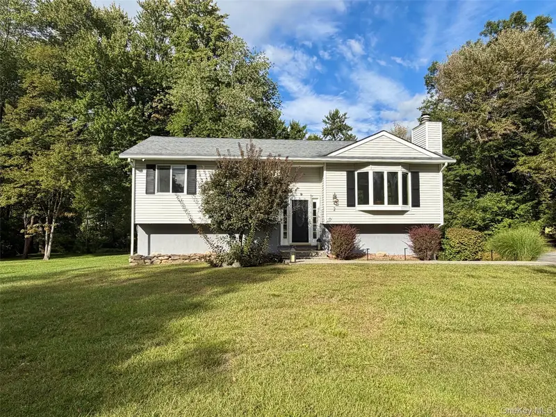 2 Caroline DR, Wappingers Falls, NY 12590