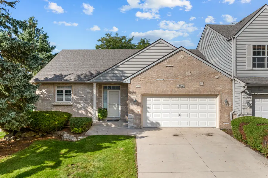 11450 Russell DR, Huntley, IL 60142