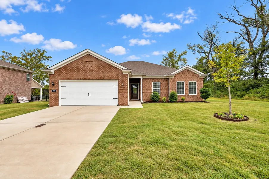 560 Fredericksburg Dr, Gallatin, TN 37066