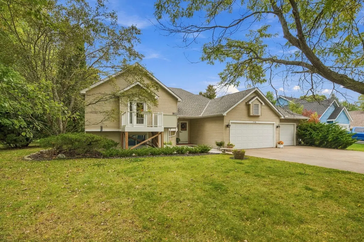 7596 216th ST N, Forest Lake, MN 55025