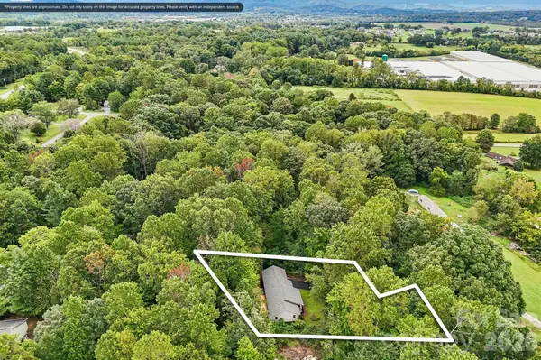 251 Angeline DR, Mills River, NC 28759