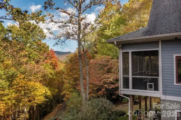 18 Wood Haven LN, Black Mountain, NC 28711