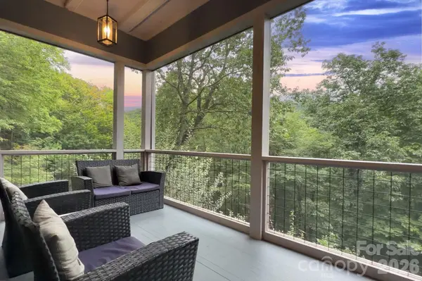18 Wood Haven LN, Black Mountain, NC 28711