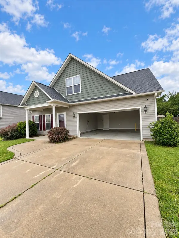 3600 Crosswinds DR, Hope Mills, NC 28348