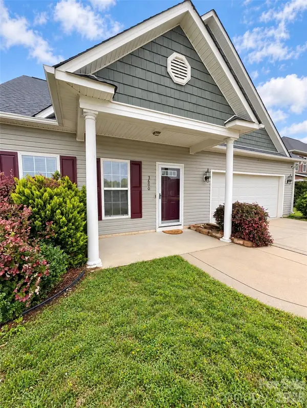 3600 Crosswinds DR, Hope Mills, NC 28348
