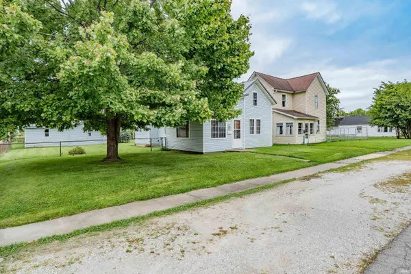 320 E South G ST, Gas City, IN 46933-1845