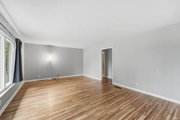 10335 Wayne TRCE, Fort Wayne, IN 46816