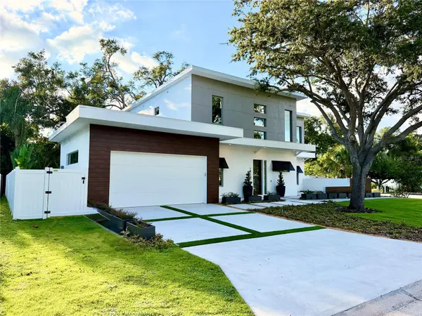 2010 HYDE PARK CIR, Sarasota, FL 34239