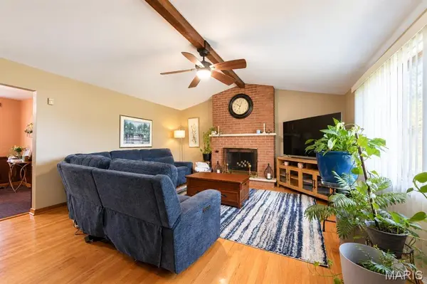 4806 Pierce LN, Godfrey, IL 62035