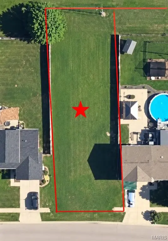 2225 Hunters Point DR, Granite City, IL 62040