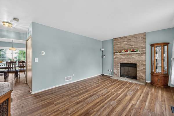 141 W Prairiefield AVE, Cortland, IL 60112