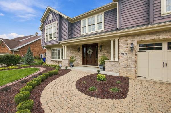 10670 Palos West DR, Palos Park, IL 60464