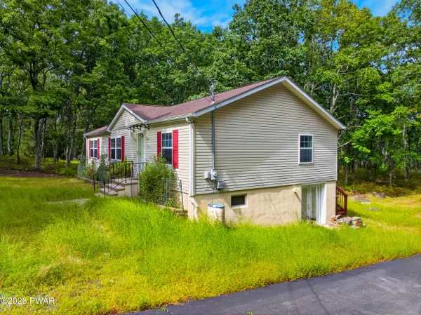 3124 Bluebird DR, Bushkill, PA 18324