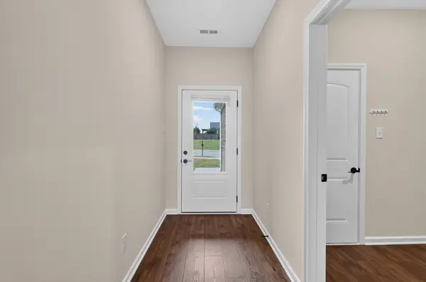 560 Fredericksburg Dr, Gallatin, TN 37066