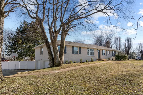 148 Colonial Dr, Hendersonville, TN 37075