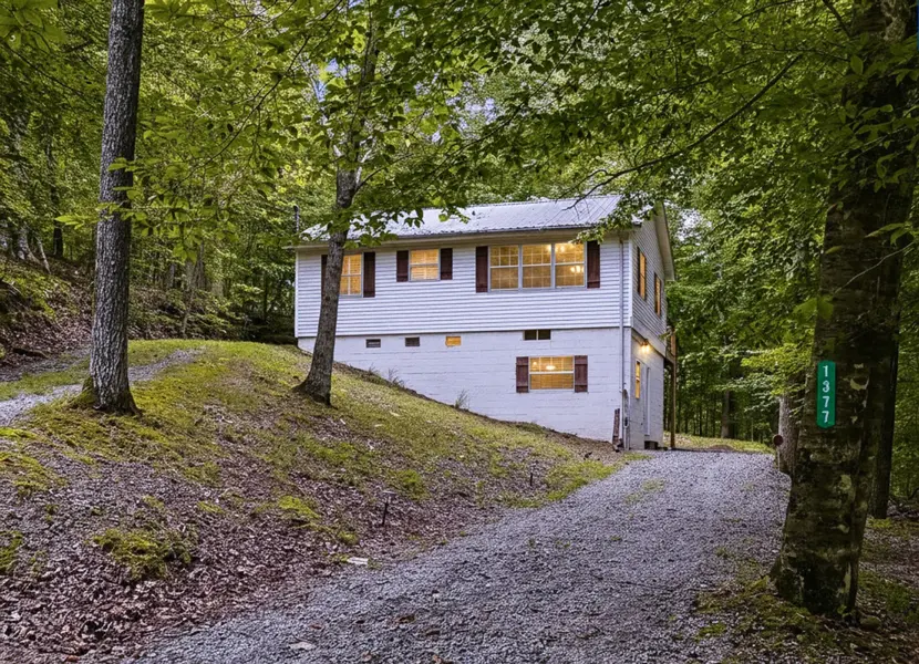 1377 Four Seasons Rd, Smithville, TN 37166