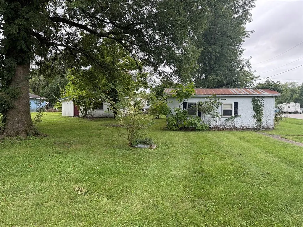 813 Elm ST, Henrietta, MO 64036