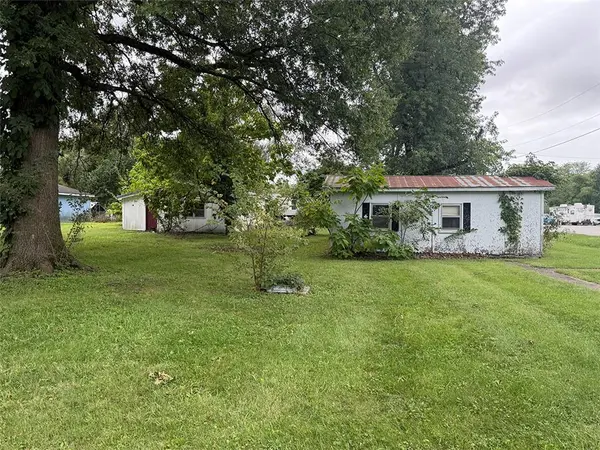 813 Elm ST, Henrietta, MO 64036