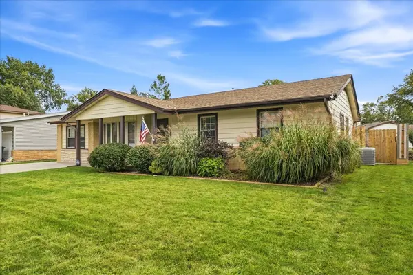 1097 Cypress LN, Elk Grove Village, IL 60007