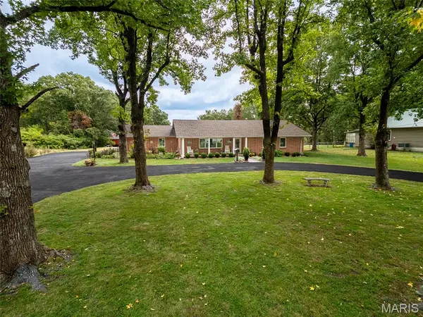 1004 S Jefferson ST, St James, MO 65559