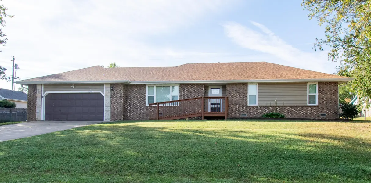 1300 E Rainey ST, Ozark, MO 65721