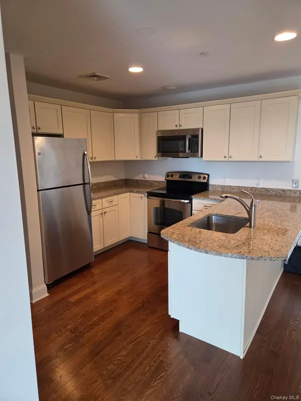 191 7th ST #206, Garden City, NY 11530