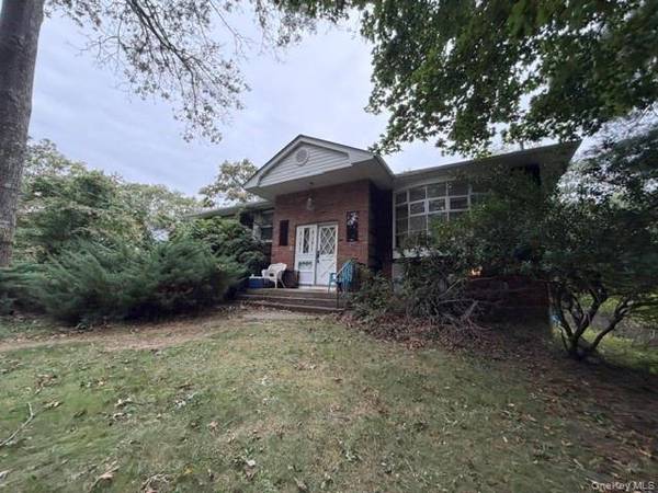 9 Glenwood AVE, Miller Place, NY 11764