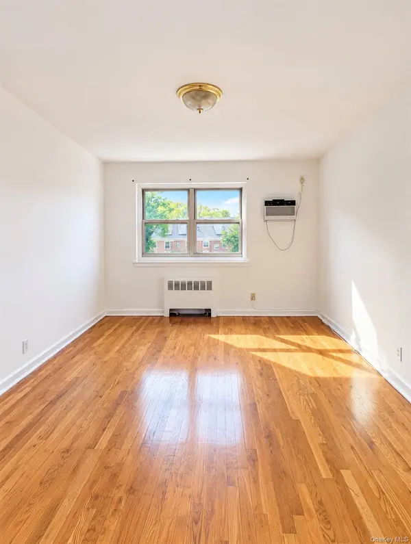 6938 Kissena BLVD #A, Flushing, NY 11367