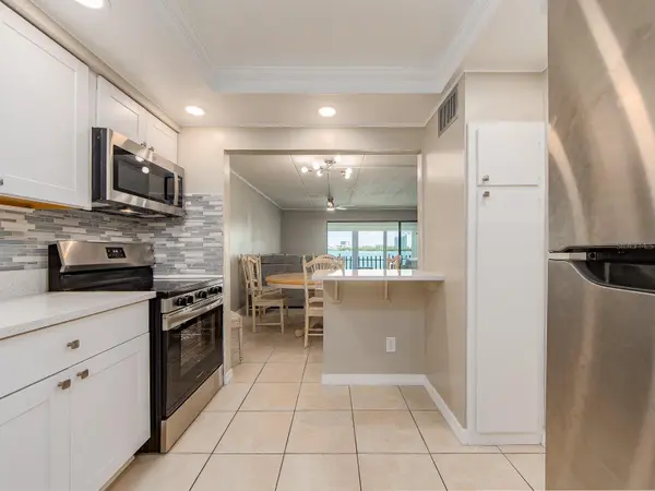 868 BAYWAY BLVD #208, Clearwater, FL 33767